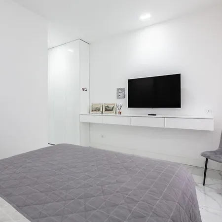 Alissa Nocleg ze śniadaniem 4*